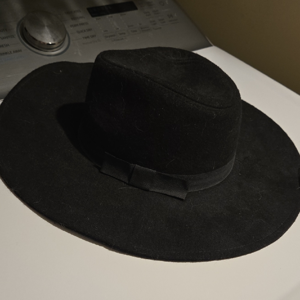 NWTCForever 21 Classic Black Hat w bow detail